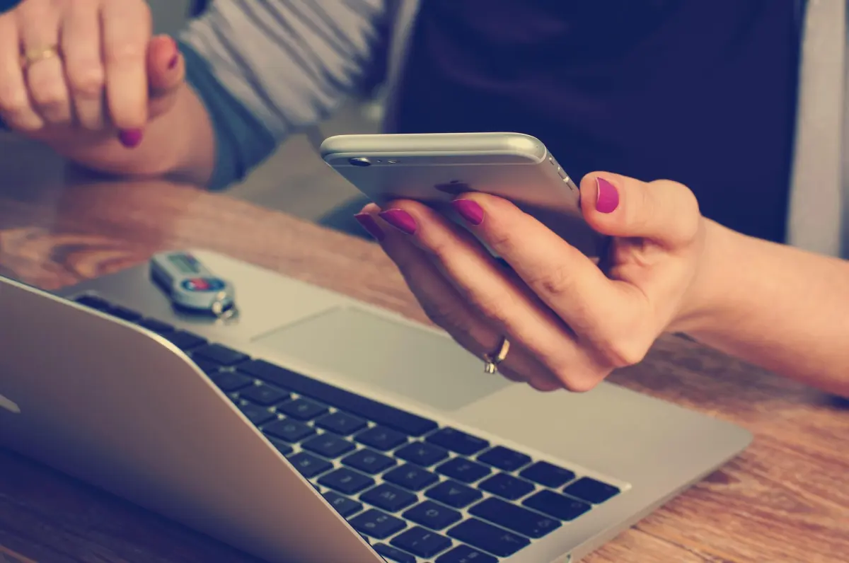 Celular roubado: o que fazer imediatamente para proteger contas e dados