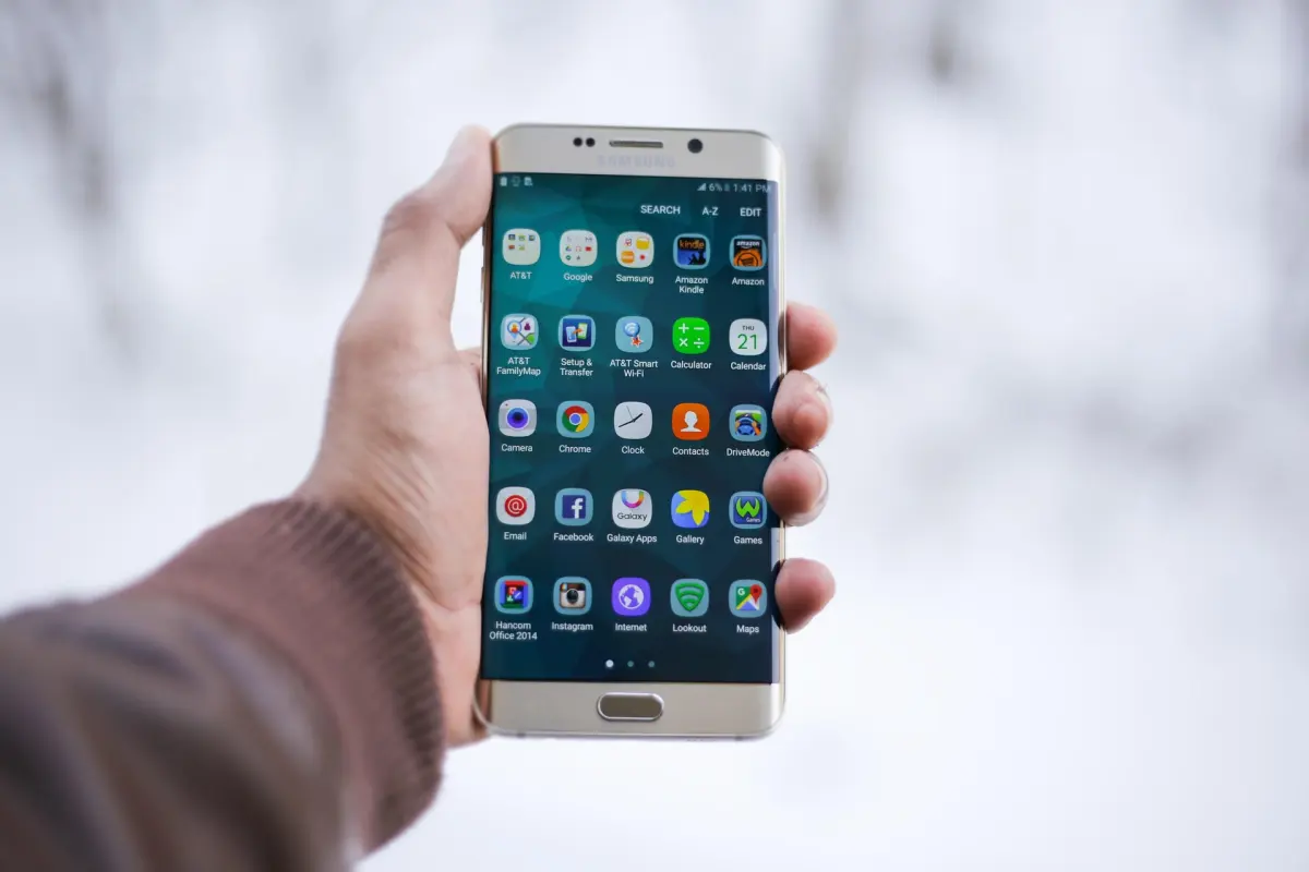 Por que seu celular perde espaço mesmo sem baixar nada
